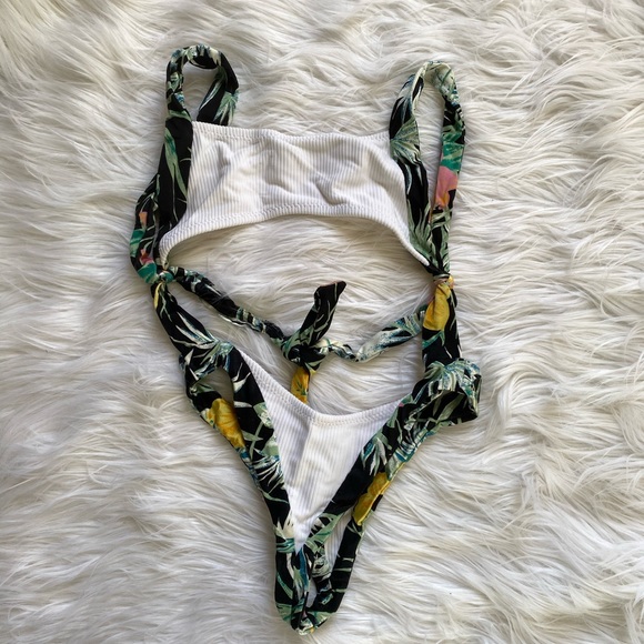 Indah “Caper” One Piece - Picture 8 of 12